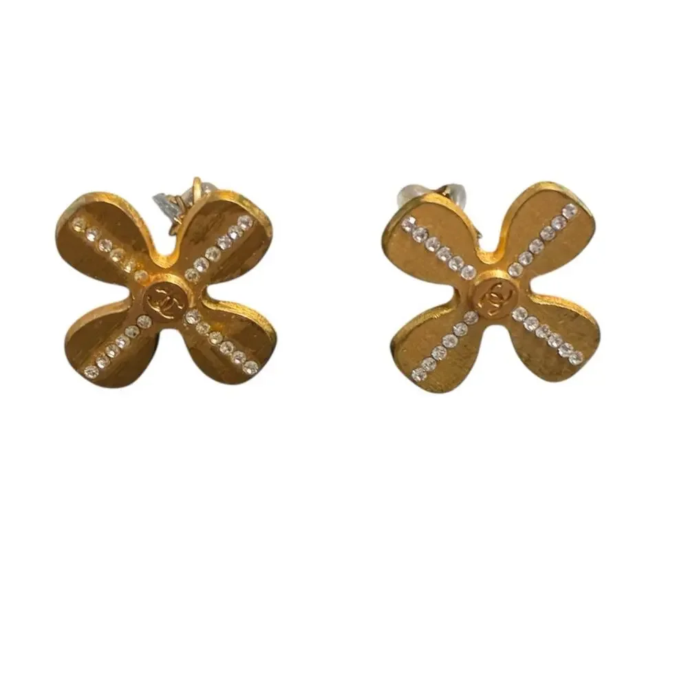 Chanel Gold Plated Clover Clip on Earrings Crystal accents vintage - Picture 1 of 10